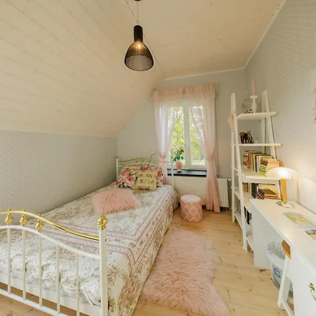 Puhkemaja With Padel Court * Truuta