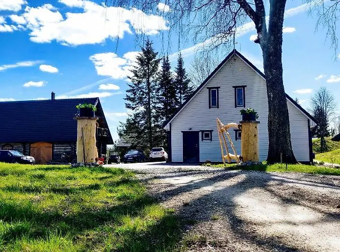 Puhkemaja With Padel Court Truuta