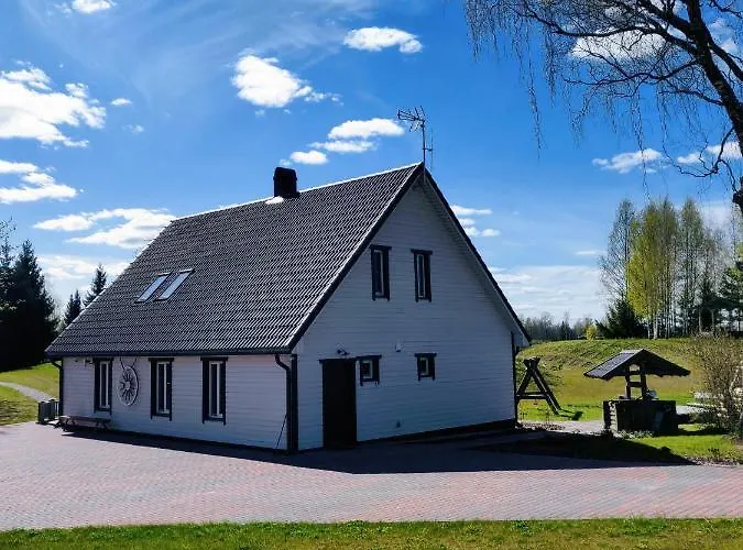 Puhkemaja With Padel Court منزل ريفي *